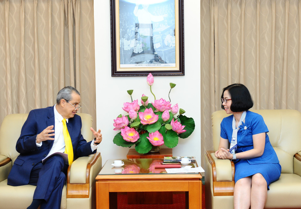 Tổng Giám đốc Thông tấn xã Việt Nam Vũ Việt Trang tiếp Đại sứ Mexico tại Việt Nam Alejandro Negrin Muñoz. (Ảnh: Minh Đức/TTXVN)