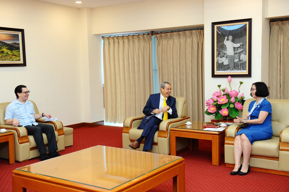 Tổng Giám đốc Thông tấn xã Việt Nam Vũ Việt Trang tiếp Đại sứ Mexico tại Việt Nam Alejandro Negrin Muñoz. (Ảnh: Minh Đức/TTXVN)