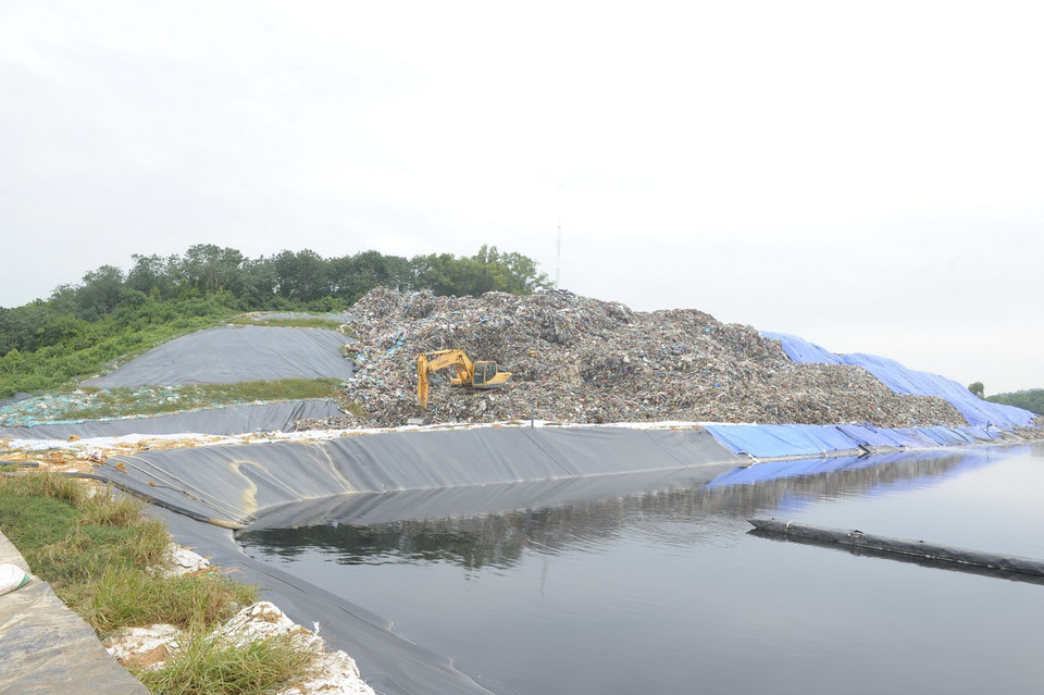  Bãi rác Nam Sơn mỗi ngày, đêm tiếp nhận xử lý đến trên 5.000 tấn rác của 17 quận, huyện Hà Nội. (Ảnh: Mạnh Khánh/TTXVN)