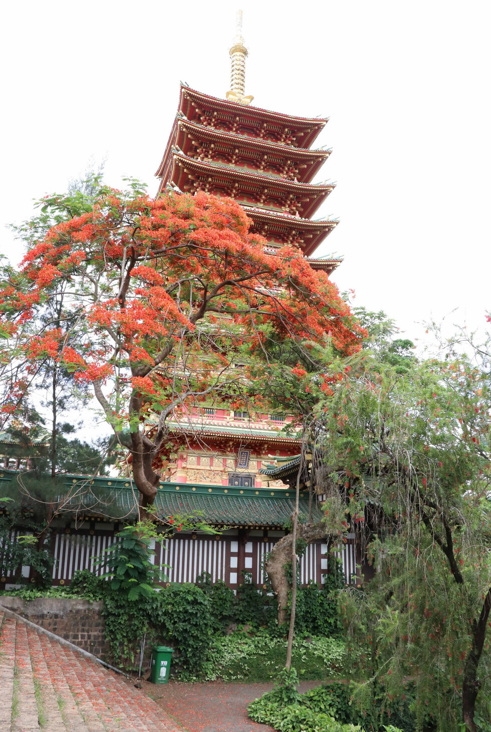  Cảnh sắc chùa Minh Thành rất ấn tượng, để lại dấu ấn đẹp trong lòng du khách. (Ảnh: Hồng Điệp/TTXVN)