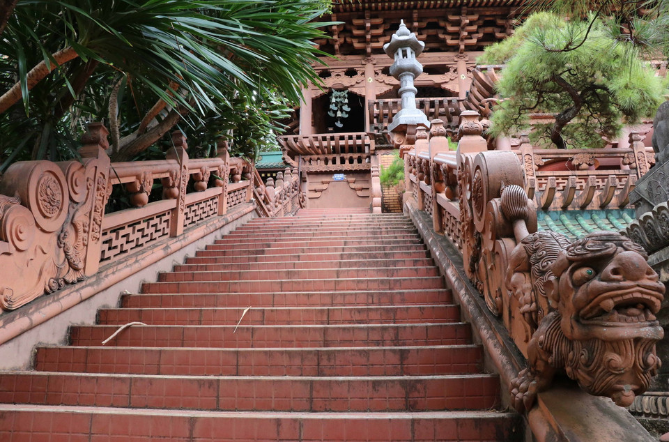  Lối vào chánh điện chùa Minh Thành. (Ảnh: Hồng Điệp/TTXVN)