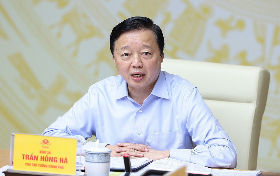 Phó Thủ tướng Trần Hồng Hà, Phó Chủ tịch Ủy ban Quốc gia Đổi mới giáo dục và đào tạo điều hành thảo luận. (Ảnh: Dương Giang/TTXVN)