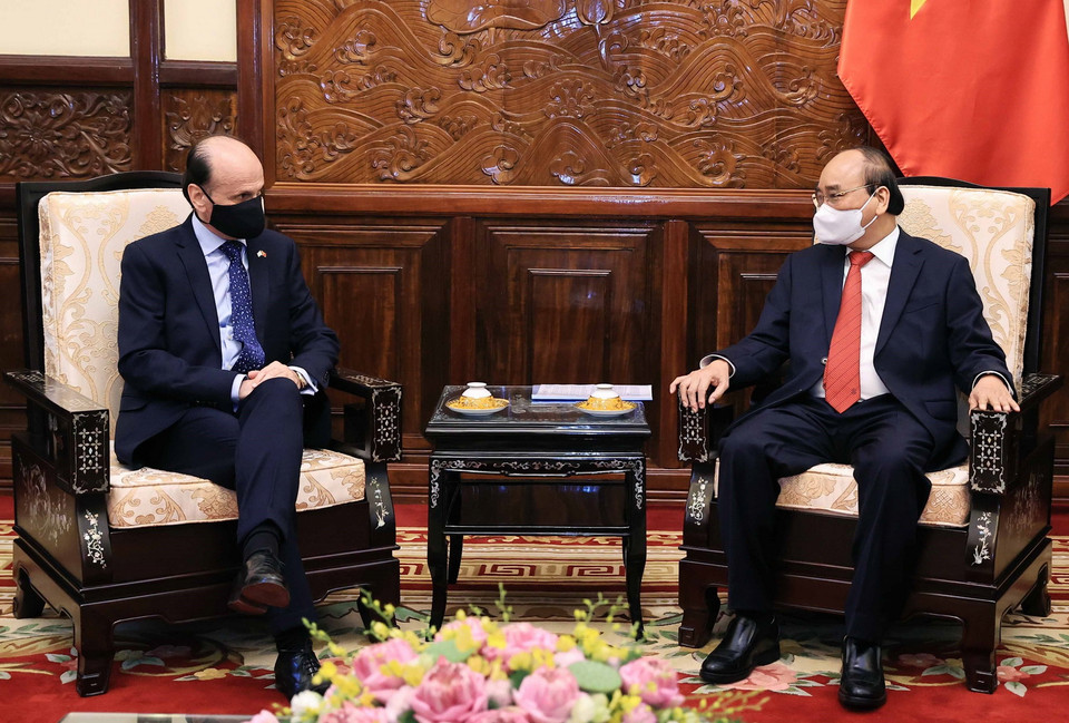 Chủ tịch nước Nguyễn Xuân Phúc tiếp Đại sứ Argentina Luis Pablo Maria Beltramino. (Ảnh: Thống Nhất/TTXVN)