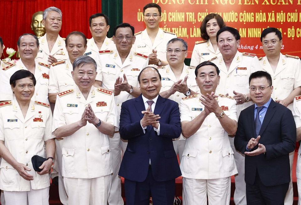 Chủ tịch nước Nguyễn Xuân Phúc với các đại biểu dự buổi làm việc. (Ảnh: Thống Nhất/TTXVN)