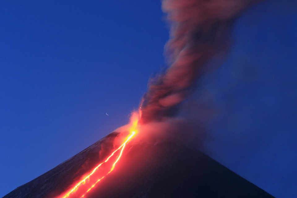 Núi lửa Kliuchevsky có niên đại khoảng 70.000 năm tuổi, được ghi nhận là ngọn núi lửa cao và hoạt động tích cực nhất của đại lục Á-Âu. (Ảnh: Trần Hiếu/TTXVN)