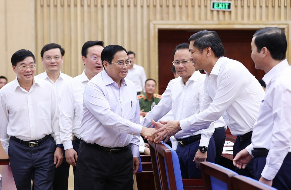 Thủ tướng Phạm Minh Chính đến dự buổi làm việc với lãnh đạo chủ chốt tỉnh Nghệ An. (Ảnh: Dương Giang/TTXVN)