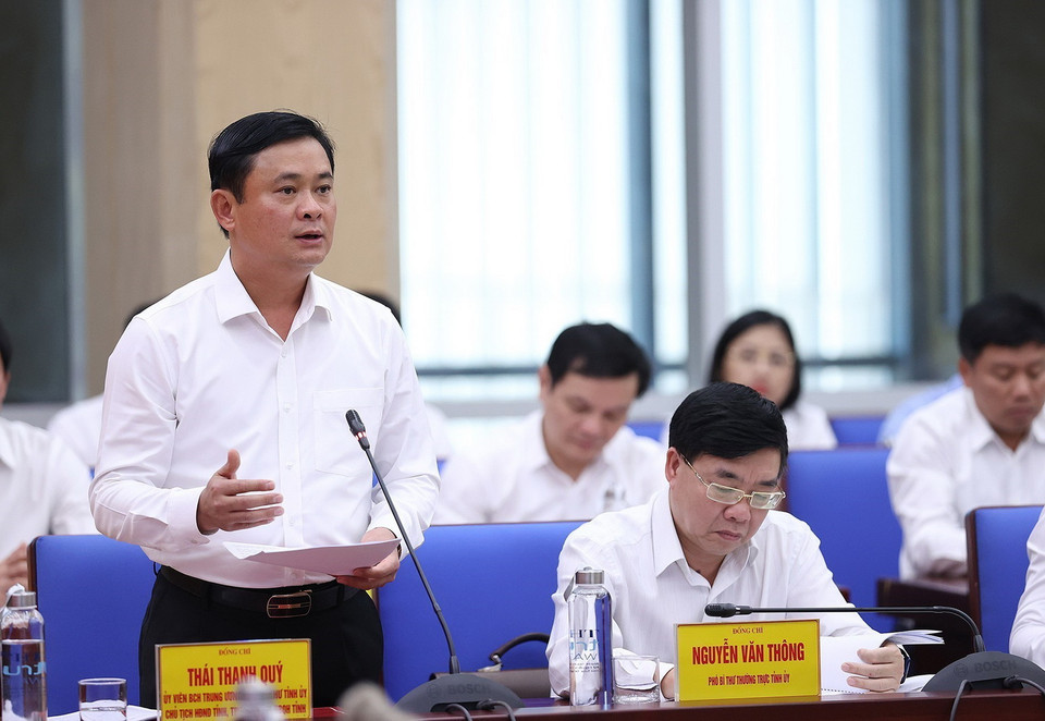 Bí thư Tỉnh uỷ Nghệ An Thái Thanh Quý báo cáo tình hình kinh tế-xã hội của tỉnh. (Ảnh: Dương Giang/TTXVN)