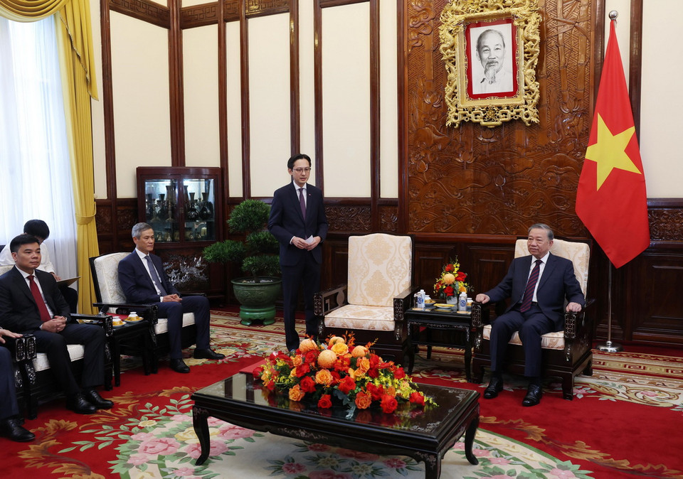 Thay mặt các Đại sứ, Trưởng đại diện Việt Nam ở nước ngoài, ông Đỗ Hùng Việt phát biểu. (Ảnh: Lâm Khánh/TTXVN)