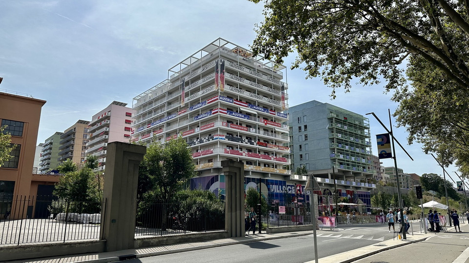 Một góc Làng Thể thao dành cho vận động viên người khuyết tật ở thành phố Saint-Denis, ngoại ô Paris. (Ảnh: Thu Hà/TTXVN)