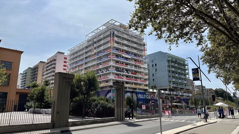 Một góc Làng Thể thao dành cho vận động viên người khuyết tật ở thành phố Saint-Denis, ngoại ô Paris. (Ảnh: Thu Hà/TTXVN)