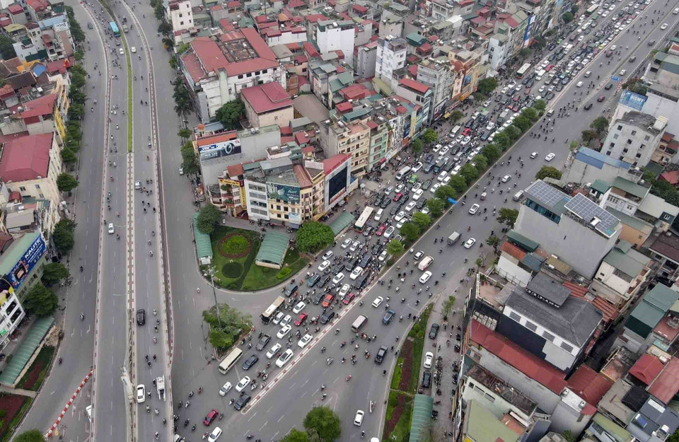 Cảnh ùn tắc kéo dài tại đường Trường Chinh hướng về Ngã Tư Sở. (Ảnh: Phạm Kiên/TTXVN)