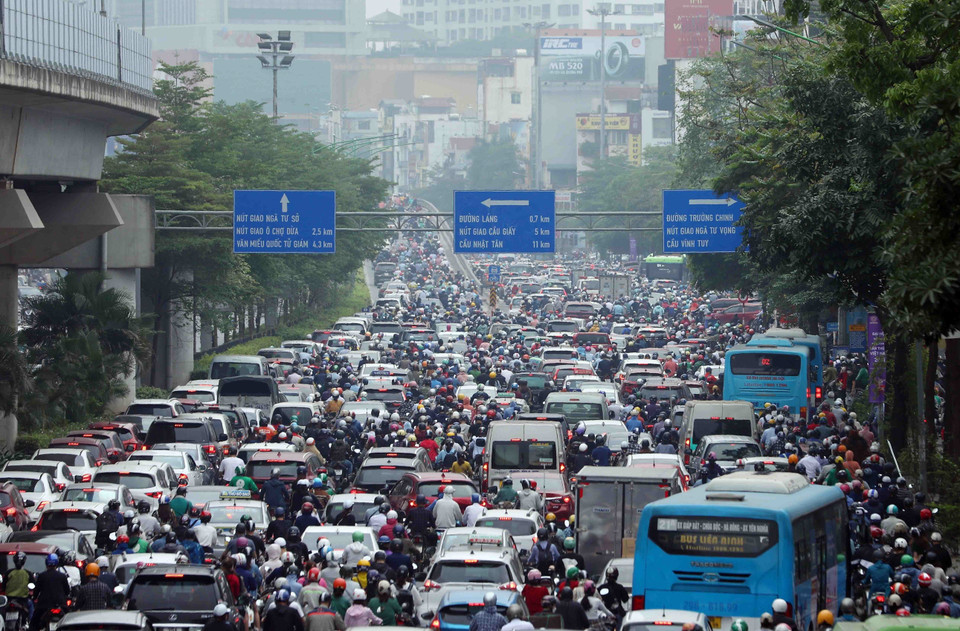 Trong ảnh: Ùn tắc kéo dài tại đường Nguyễn Trãi (Thanh Xuân) hướng về trung tâm thành phố. (Ảnh: Phạm Kiên/TTXVN)