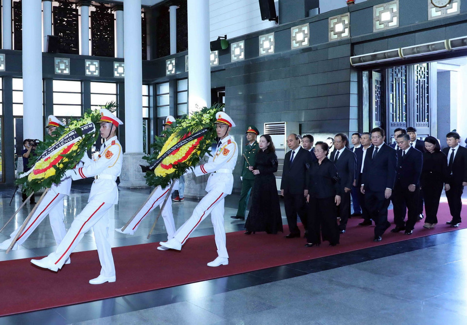 Đoàn Chủ tịch nước do Phó Chủ tịch nước Võ Thị Ánh Xuân dẫn đầu đến viếng ông Nguyễn Khánh. (Ảnh: An Đăng/TTXVN)