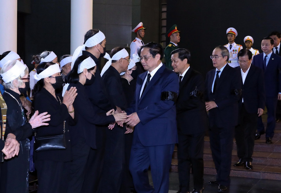 Thủ tướng Chính phủ Phạm Minh Chính chia buồn cùng gia đình ông Nguyễn Khánh. (Ảnh: An Đăng/TTXVN)