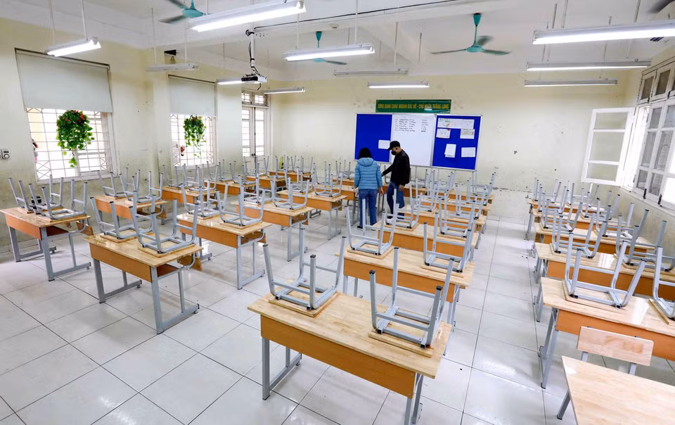 Cơ sở vật chất trường THCS Nguyễn Tri Phương đã được khử khuẩn, vệ sinh sạch sẽ, ngăn nắp sẵn sàng đón các em học sinh trở lại trường học. (Ảnh: Thành Đạt/TTXVN)