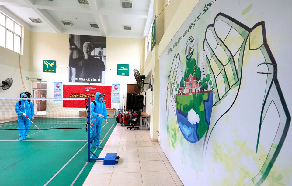 Cơ sở vật chất trường THCS Nguyễn Tri Phương được phun khử khuẩn đảm bảo công tác phòng chống dịch. (Ảnh: Thành Đạt/TTXVN)