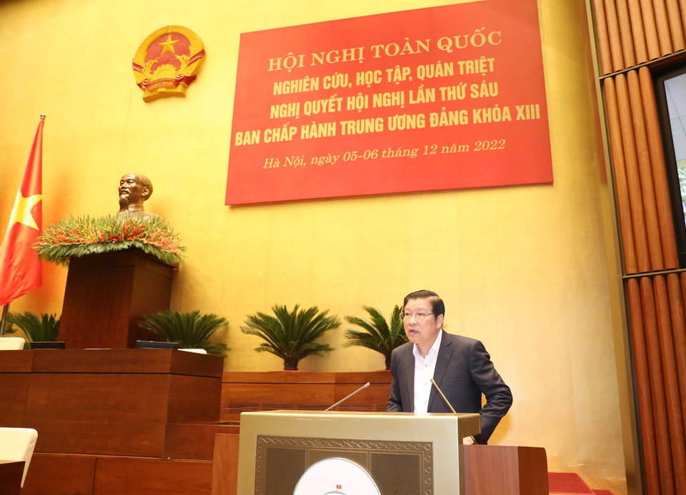 Hội nghị toàn quốc nghiên cứu, học tập, quán triệt Nghị quyết Hội nghị lần thứ sáu Ban Chấp hành Trung ương Đảng khoá XIII chuyên đề 1 "Tiếp tục xây dựng và hoàn thiện Nhà nước pháp quyền xã hội chủ nghĩa Việt Nam trong giai đoạn mới" bằng hình thức trực tiếp kết hợp với trực tuyến. (Ảnh: Phương Hoa/TXVN)