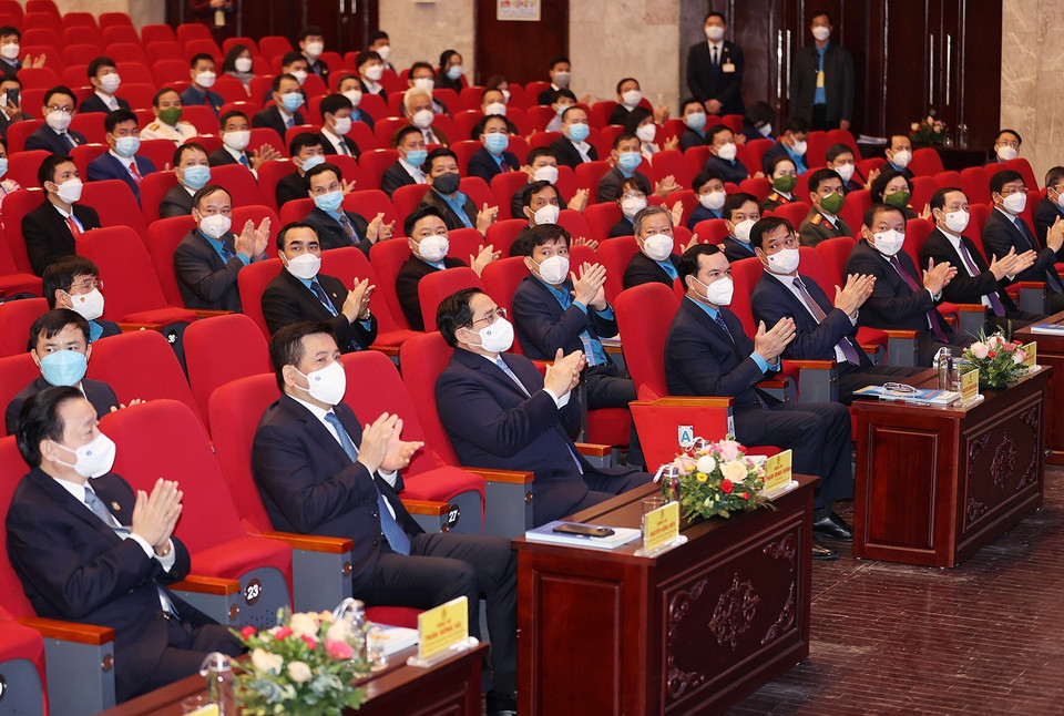 Sáng 28/12, Thủ tướng dự Lễ tuyên dương tập thể và cá nhân xuất sắc tiêu biểu trong Chương trình "75 nghìn sáng kiến vượt khó, phát triển." (Ảnh: Dương Giang/TTXVN) 