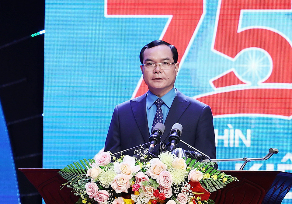 Chủ tịch Tổng Liên đoàn Lao động Việt Nam Nguyễn Đình Khang phát biểu khai mạc buổi lễ. (Ảnh: Dương Giang/TTXVN)