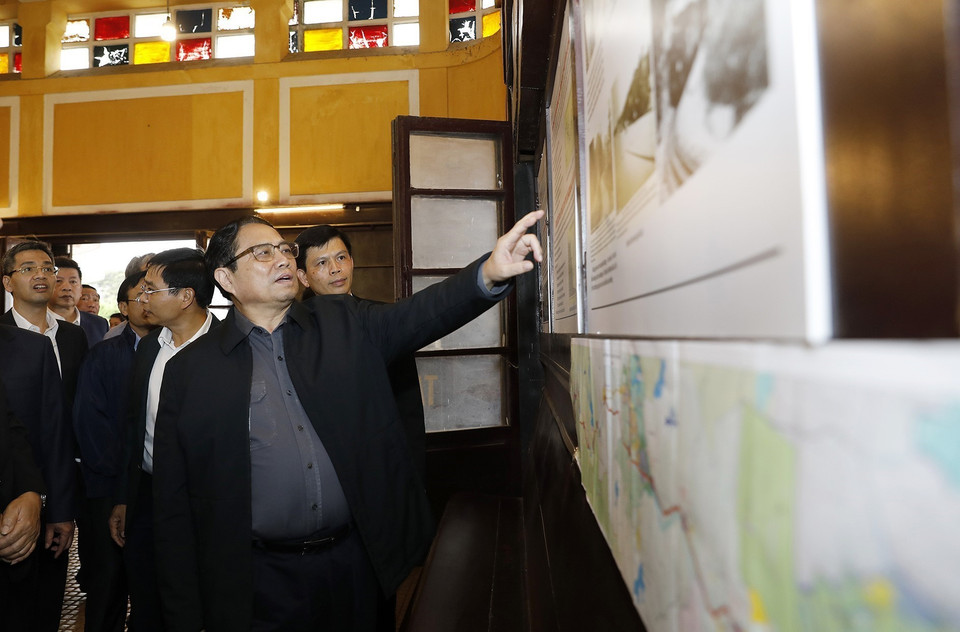 Thủ tướng Phạm Minh Chính thăm Di tích Lịch sử-Văn hóa Quốc gia Ga Đà Lạt. (Ảnh: Dương Giang/TTXVN)