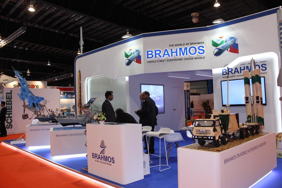Công ty liên doanh giữa Ấn Độ và Nga BrahMos giới thiệu các loại tên lửa hành trình siêu âm tiên tiến tại triển lãm.