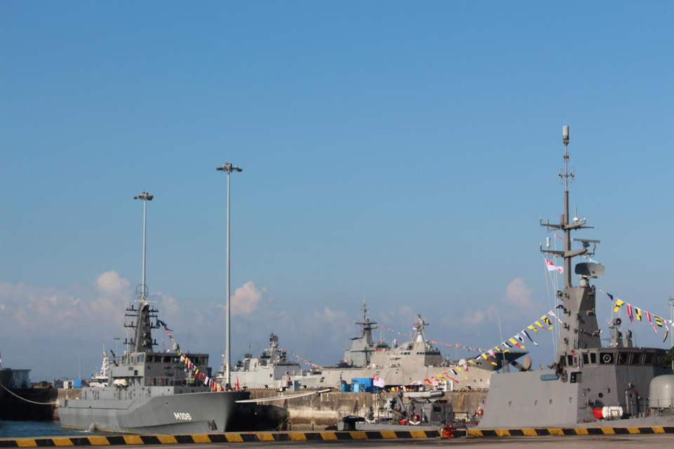 Các tàu trong đội tàu của Hải quân Singapore neo đậu ở bến cảng cho lễ duyệt binh.