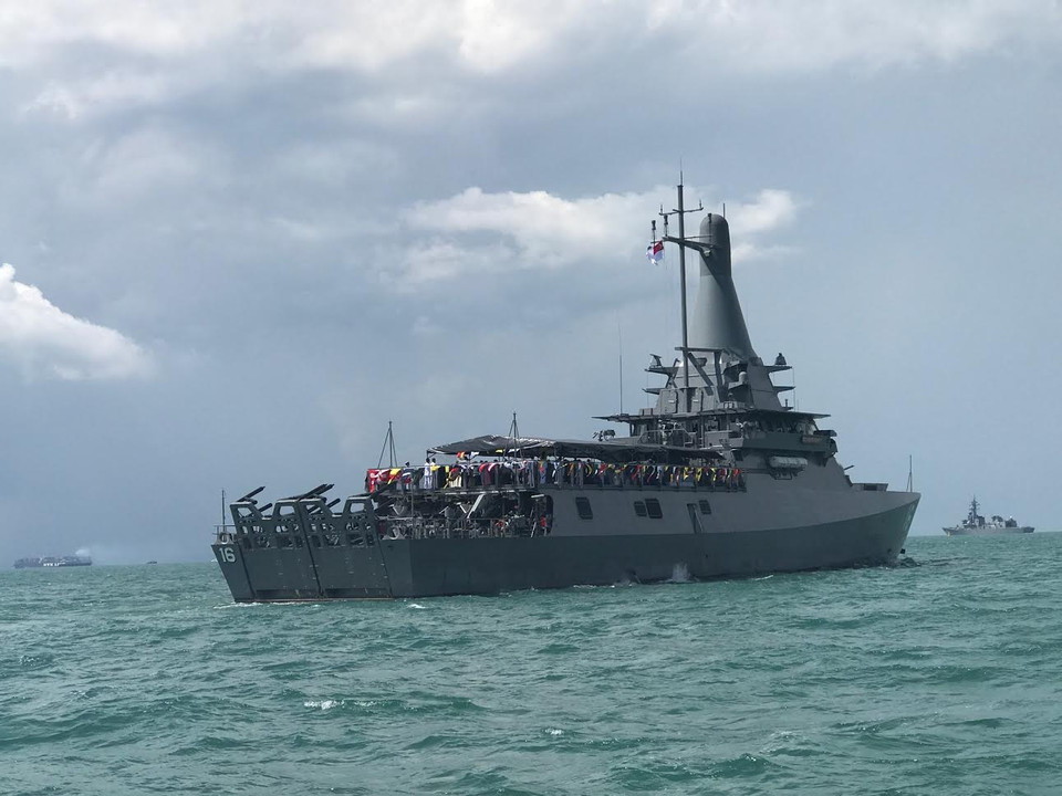 Tàu tuần duyên LMV mang tên Sovereignty (Singapore) tham gia duyệt binh trên biển ngày 15/5 nhân kỷ niệm 50 năm ngày thành lập Hải quân Singapore.