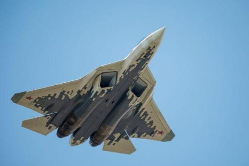Máy bay Su-57 lần đầu tham gia lễ duyệt và diễu binh. (Nguồn: Sputnik)