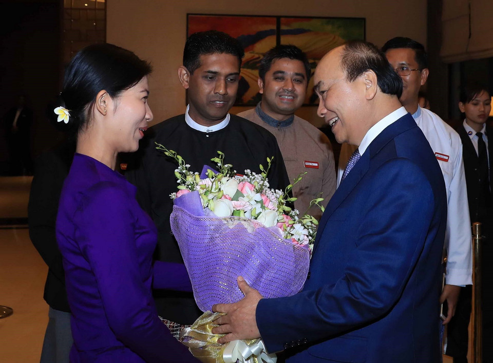 Lễ đón Thủ tướng Nguyễn Xuân Phúc tại sân bay quốc tế Nay Pyi Taw. (Ảnh: Thống Nhất/TTXVN)