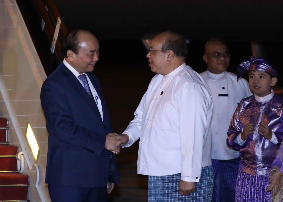Lễ đón Thủ tướng Nguyễn Xuân Phúc tại sân bay quốc tế Nay Pyi Taw. (Ảnh: Thống Nhất/TTXVN)