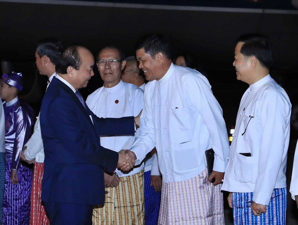 Lễ đón Thủ tướng Nguyễn Xuân Phúc tại sân bay quốc tế Nay Pyi Taw. (Ảnh: Thống Nhất/TTXVN)