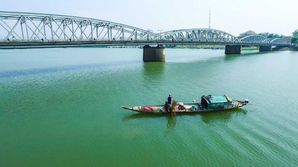 Khung cảnh nên thơ của cây cầu Trường Tiền