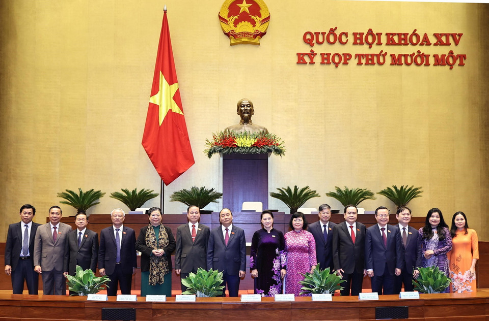 Chủ tịch Quốc hội Nguyễn Thị Kim Ngân và Thủ tướng Nguyễn Xuân Phúc với Đoàn đại biểu Quốc hội tỉnh Ninh Thuận. (Ảnh: Trọng Đức/TTXVN)