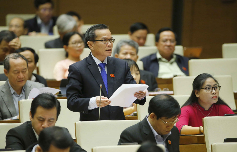 Đại biểu Quốc hội tỉnh Đắk Nông Võ Đình Tín phát biểu ý kiến. (Ảnh: Doãn Tấn/TTXVN)