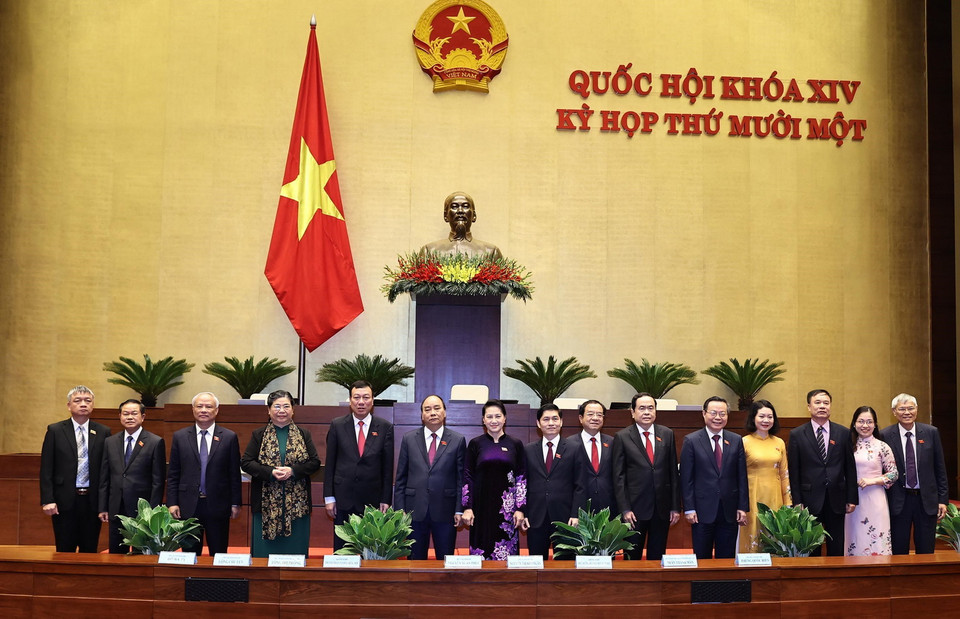 Chủ tịch Quốc hội Nguyễn Thị Kim Ngân và Thủ tướng Nguyễn Xuân Phúc với Đoàn đại biểu Quốc hội tỉnh Nam Định. (Ảnh: Trọng Đức/TTXVN)