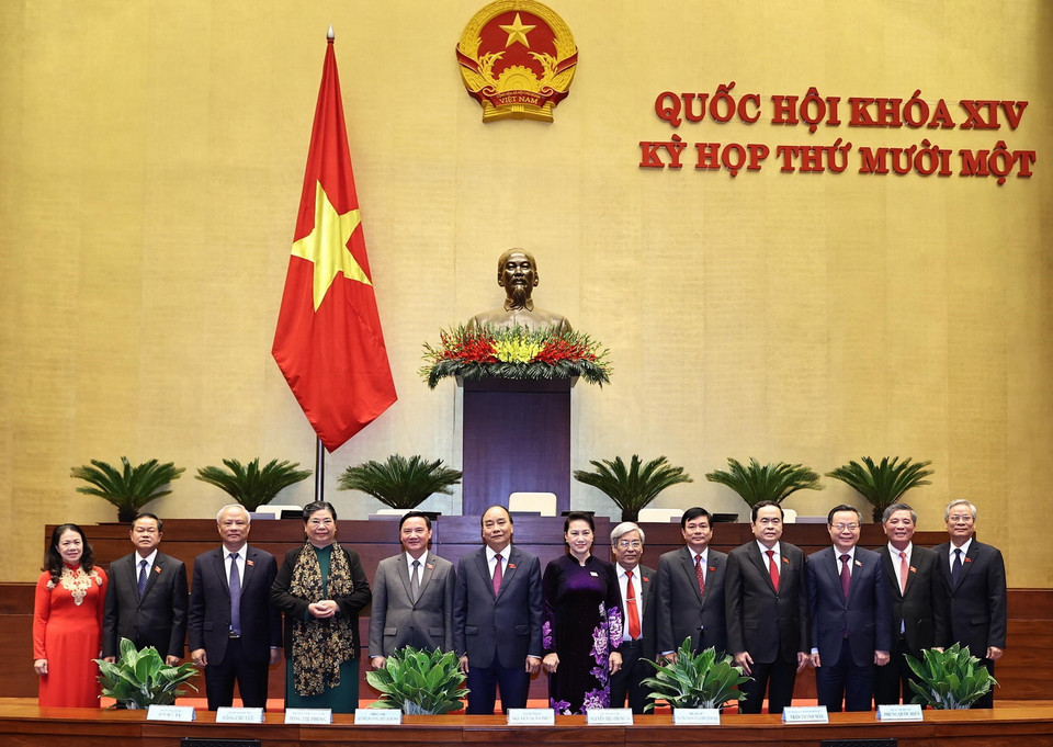 Chủ tịch Quốc hội Nguyễn Thị Kim Ngân và Thủ tướng Nguyễn Xuân Phúc với Đoàn đại biểu Quốc hội tỉnh Khánh Hòa. (Ảnh: Trọng Đức/TTXVN)