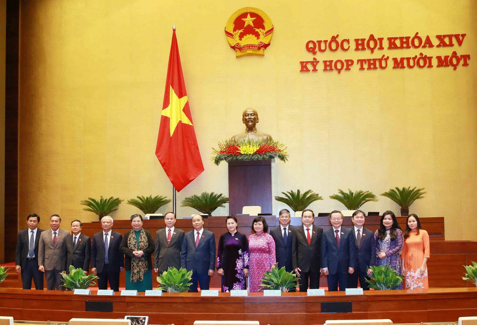 Chủ tịch Quốc hội Nguyễn Thị Kim Ngân và Thủ tướng Nguyễn Xuân Phúc với Đoàn đại biểu Quốc hội tỉnh Ninh Thuận. (Ảnh: Trọng Đức/TTXVN)