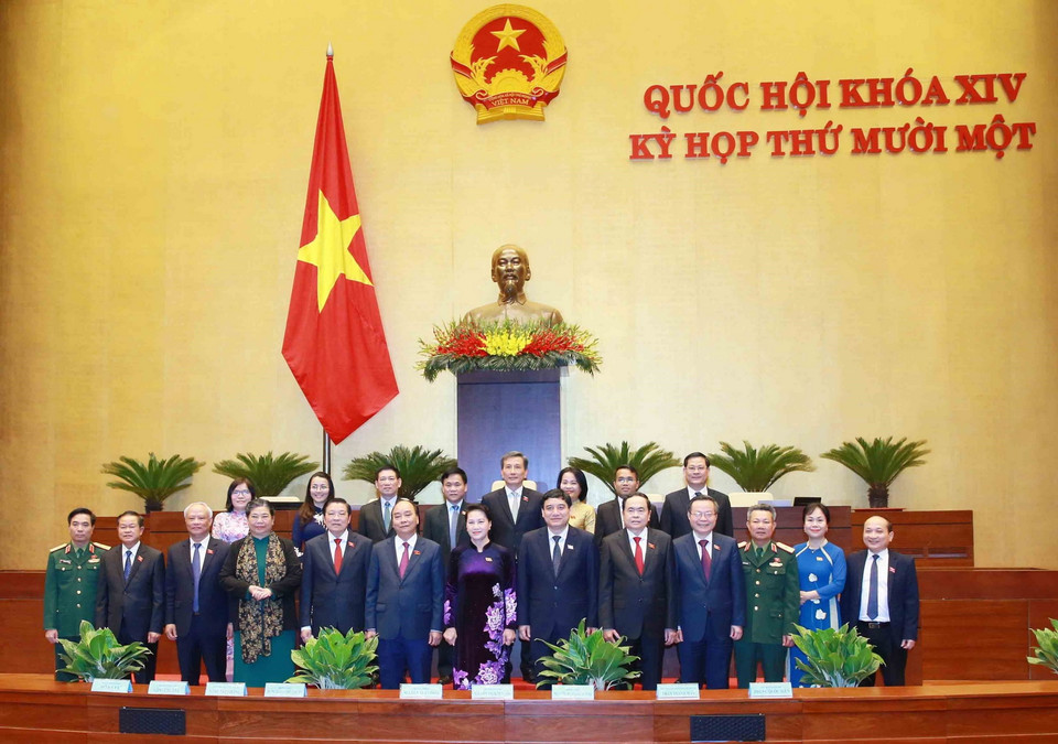 Chủ tịch Quốc hội Nguyễn Thị Kim Ngân và Thủ tướng Nguyễn Xuân Phúc với Đoàn đại biểu Quốc hội tỉnh Nghệ An tại kỳ họp. (Ảnh: Phương Hoa/TTXVN)