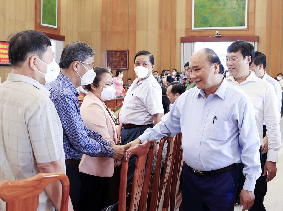 Chủ tịch nước Nguyễn Xuân Phúc với các đại biểu tham dự buổi làm việc. (Ảnh: Thống Nhất/TTXVN)