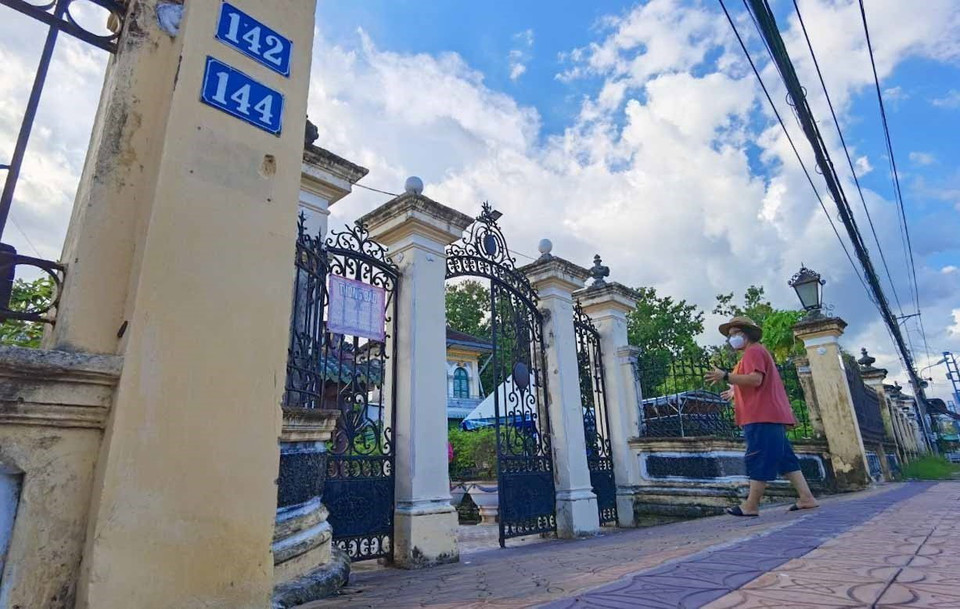 Nhà cổ Bình Thủy, hay còn gọi là Nhà thờ họ Dương nằm tọa lạc tại số 142-144, đường Bùi Hữu Nghĩa, phường Bình Thủy, quận Bình Thủy. (Ảnh: Thanh Tùng/TTXVN)