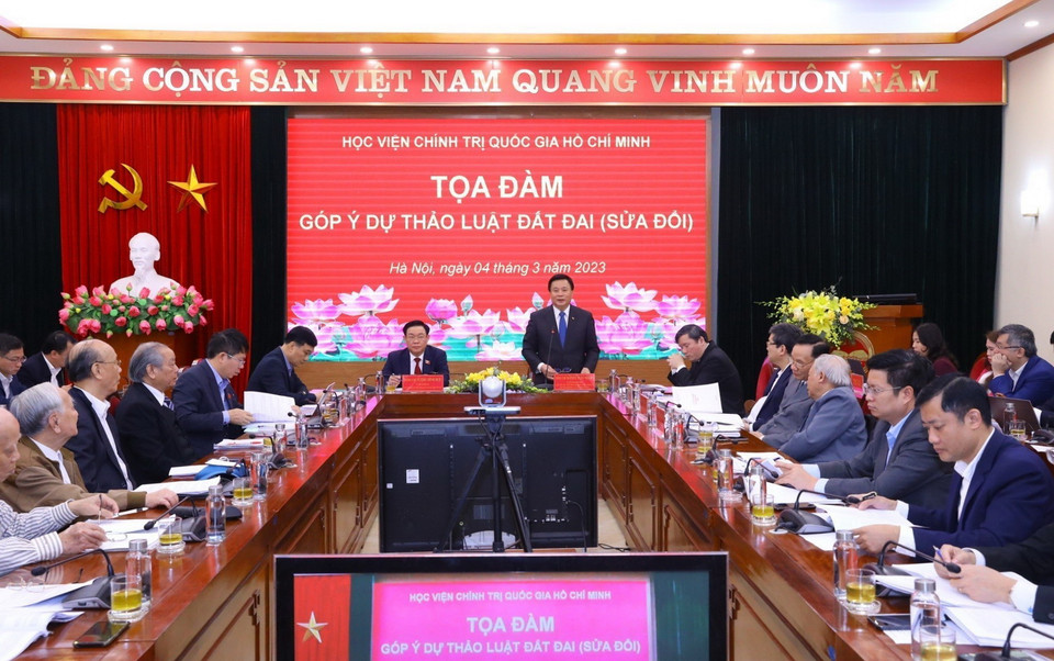 Giáo sư-Tiến sỹ Nguyễn Xuân Thắng, Ủy viên Bộ Chính trị, Giám đốc Học viện Chính trị quốc gia Hồ Chí Minh, Chủ tịch Hội đồng Lý luận Trung ương phát biểu. (Ảnh: Văn Điệp/TTXVN)