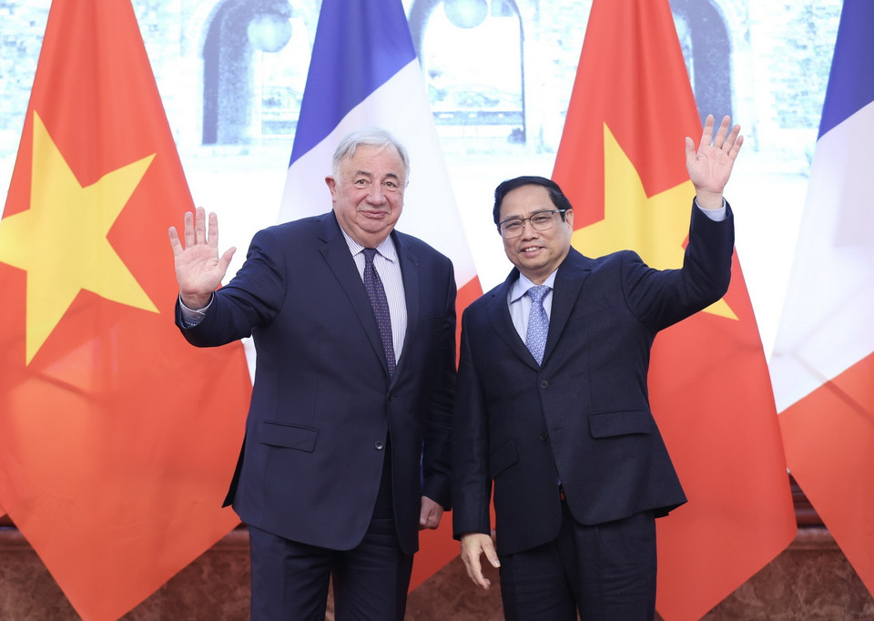 Thủ tướng Phạm Minh Chính cùng Chủ tịch Thượng viện Cộng hòa Pháp Gérard Larcher. (Ảnh: Dương Giang/TTXVN)