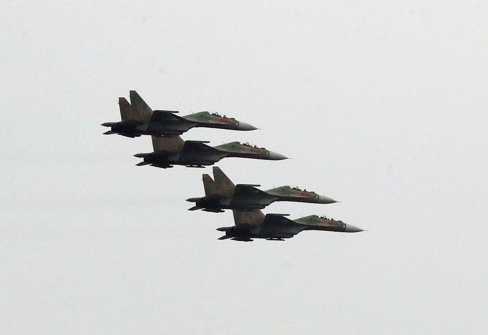 Tốp máy bay Su30 trình diễn trên không phục vụ Triển lãm Quốc phòng quốc tế 2022. (Ảnh: Trọng Đức/TTXVN)