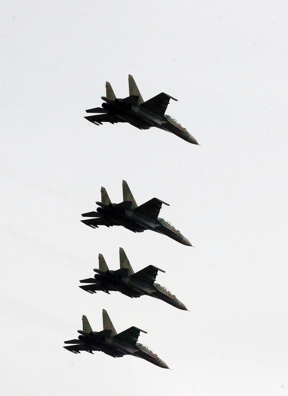 Tốp máy bay Su30 trình diễn trên không phục vụ Triển lãm Quốc phòng quốc tế 2022. (Ảnh: Trọng Đức/TTXVN)