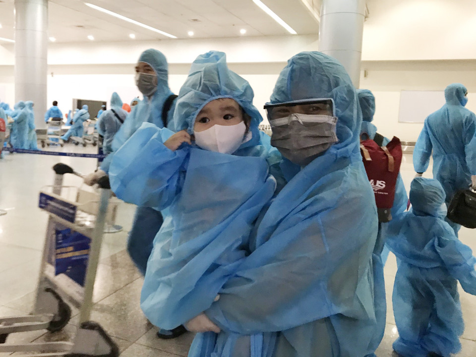  Du khách Thành phố Hồ Chí Minh trở về từ tâm dịch Đà Nẵng. (Ảnh: Đinh Hằng/TTXVN)