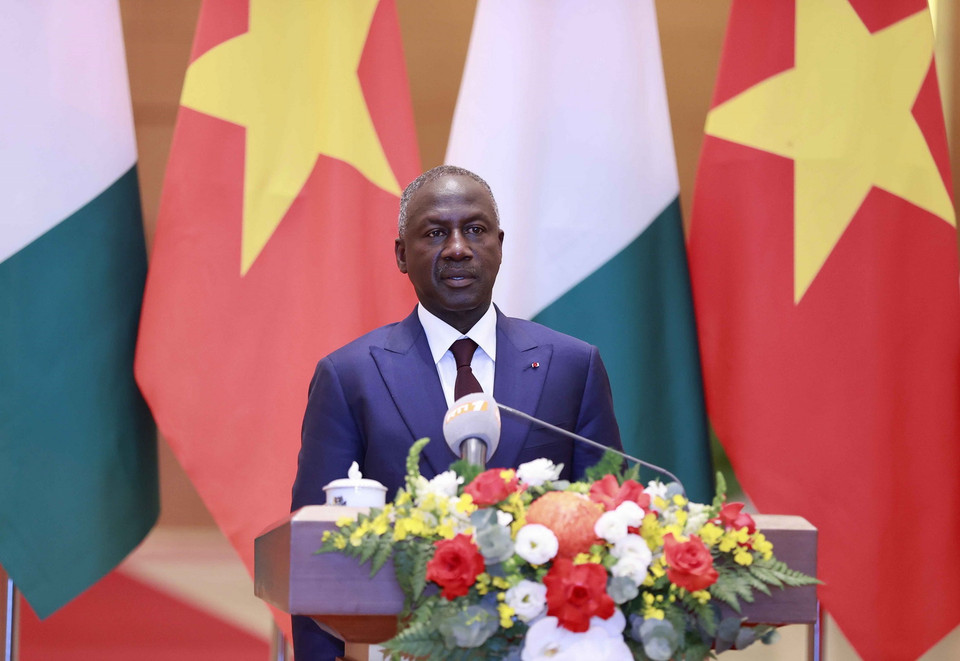 Chủ tịch Quốc hội Bờ Biển Ngà Adama Bictogo phát biểu tại cuộc họp báo. (Ảnh: Doãn Tấn/TTXVN)