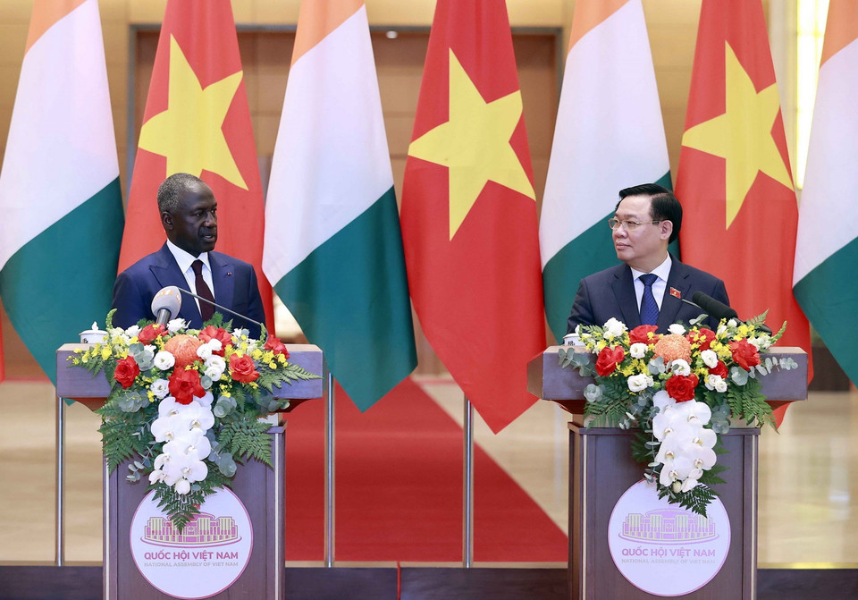 Chủ tịch Quốc hội Vương Đình Huệ phát biểu tại cuộc họp báo thông báo kết quả hội đàm. (Ảnh: Doãn Tấn/TTXVN)