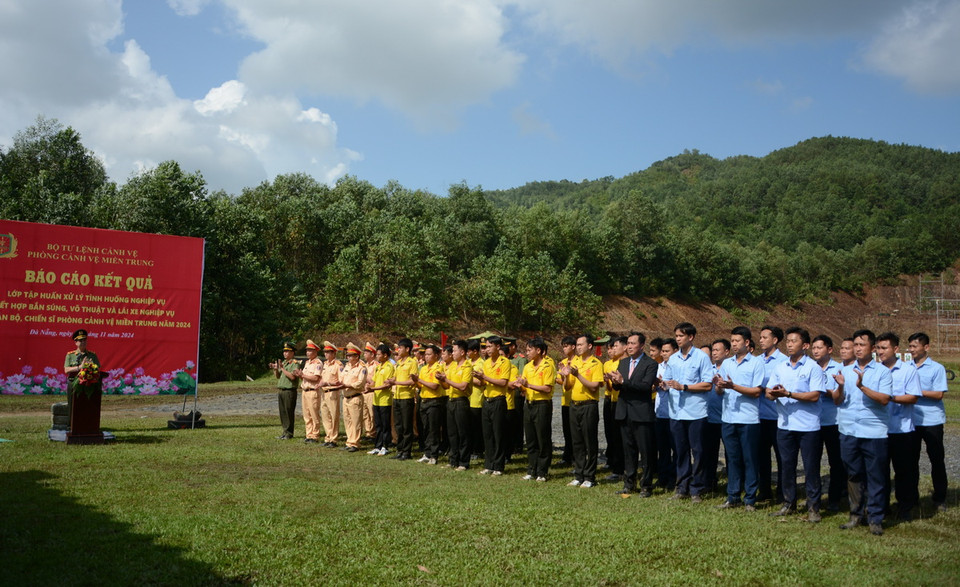 Chiến sỹ của các đơn vị tham gia buổi tập huấn. (Ảnh: Văn Dũng/TTXVN)