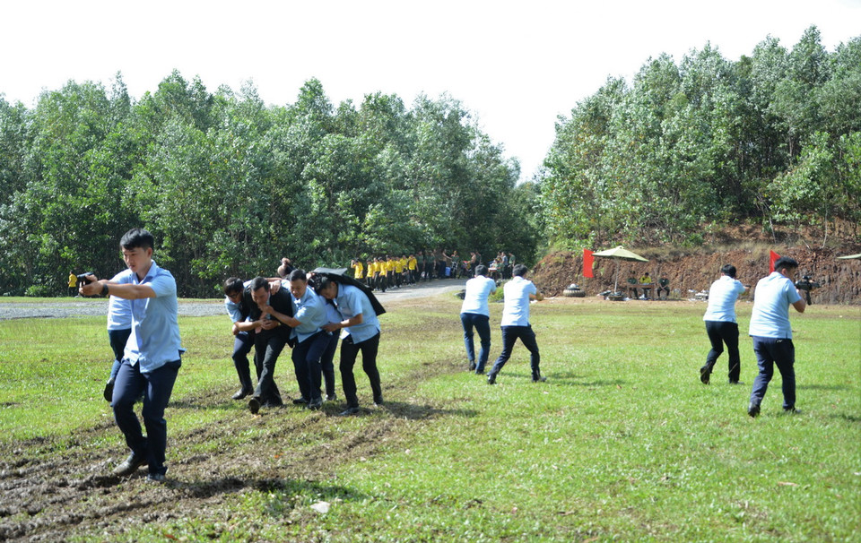 Toàn cảnh diễn tập xử lý tình huống nghiệp vụ kết hợp bắn súng của các chiến sỹ Phòng Cảnh vệ miền Trung, Bộ Tư lệnh Cảnh vệ. (Ảnh: Văn Dũng/TTXVN)