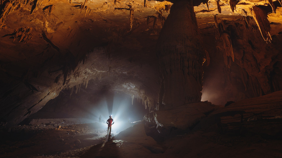 Giây phút tận hưởng kỳ quan thiên nhiên tuyệt đẹp. (Ảnh: Ngô Trần Hải An/Vietnam+)